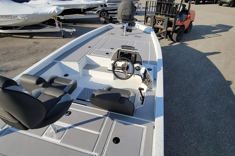 Slide: The Image of 2026 Xpress H18C Crappie boat with Yamaha Vmax 115 SHO, interior view. - 3