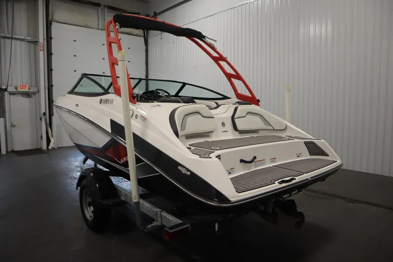 Slide: The Image of 2018 Yamaha Boats AR195 in a garage, showcasing sleek design and modern features. - 7
