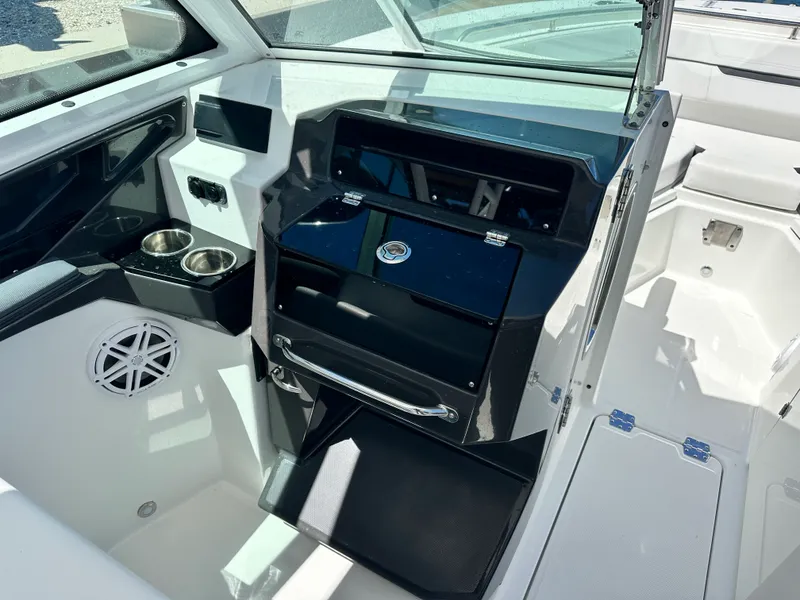 Slide: The Image of Blackfin 272 DC 2023 - 11