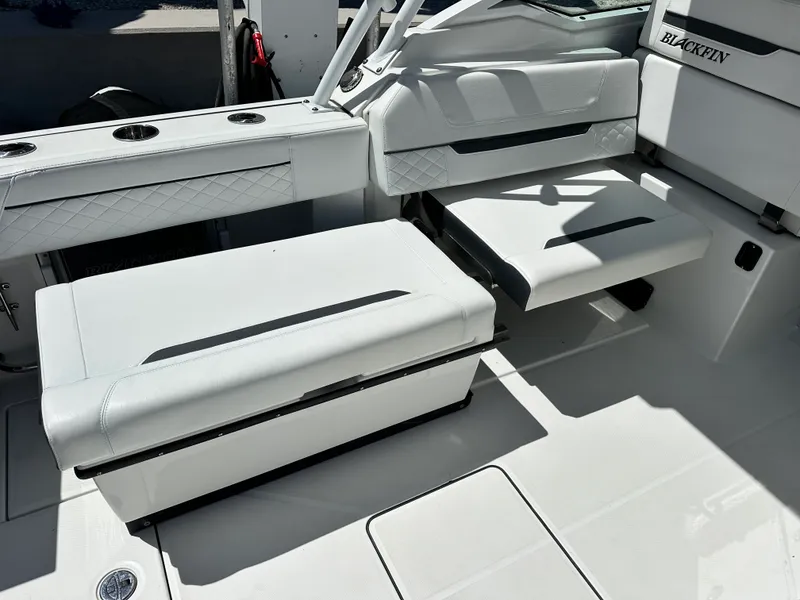 Slide: The Image of Blackfin 272 DC 2023 - 33