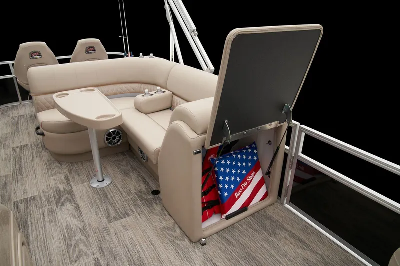 Slide: The Image of Ranger Reata 220FC 2024 - 52