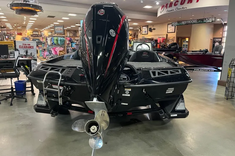 Slide: The Image of 2024 Ranger Z518 Ranger Cup Equipped boat displayed in a showroom. - 6