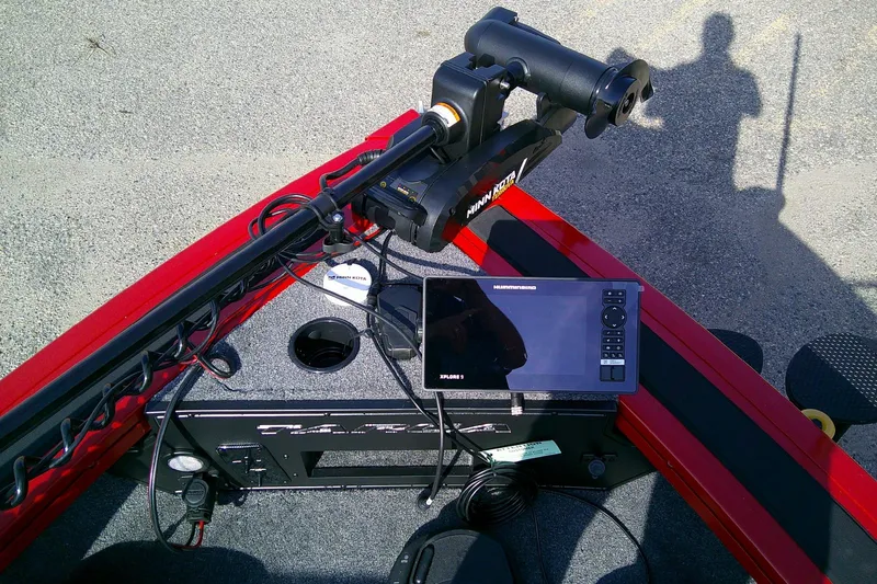 Slide: The Image of 2026 Tracker Targa V-18 Combo boat with Minn Kota trolling motor and Humminbird fish finder. - 8