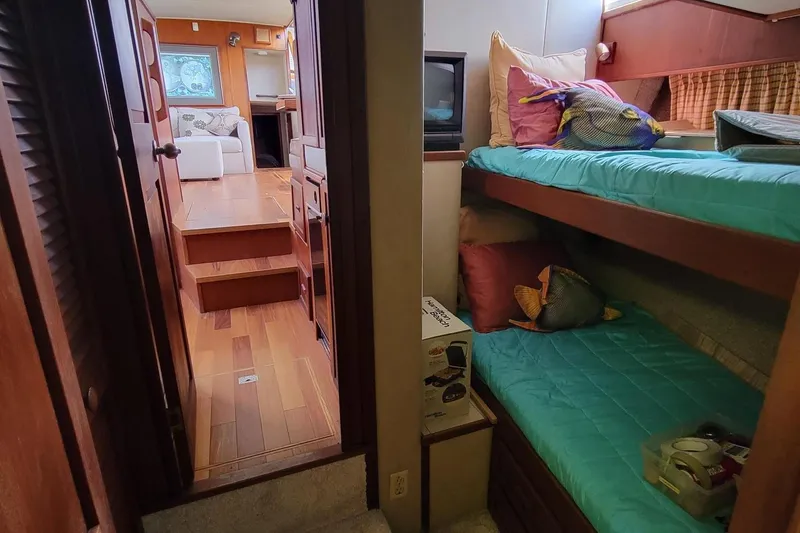 Slide: The Image of 1985 Chris-Craft 500 Constellation interior with bunk beds and cozy living area. - 37