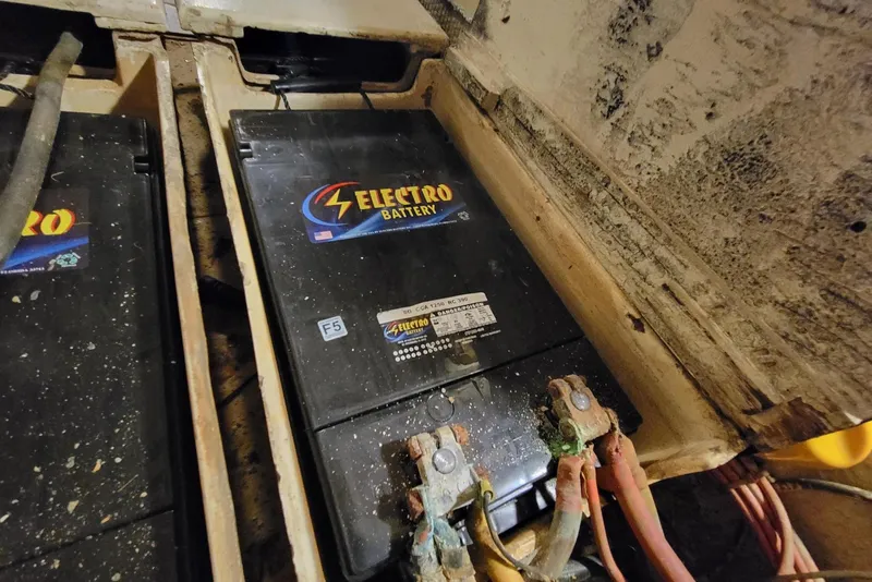 Slide: The Image of Battery compartment of 1985 Chris-Craft 500 Constellation with Electro Battery installed. - 49