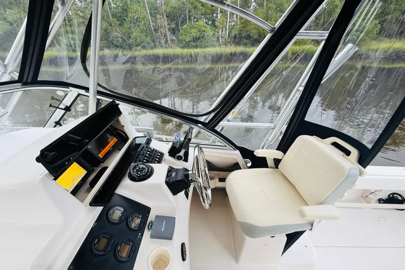 Slide: The Image of 2003 Grady-White Sailfish 282 helm with navigation equipment and comfortable seating. - 22
