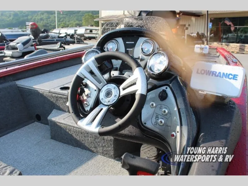 Slide: The Image of Tracker 190TE 2022 - 6