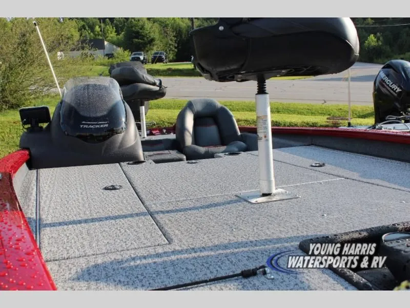 Slide: The Image of Tracker 190TE 2022 - 8