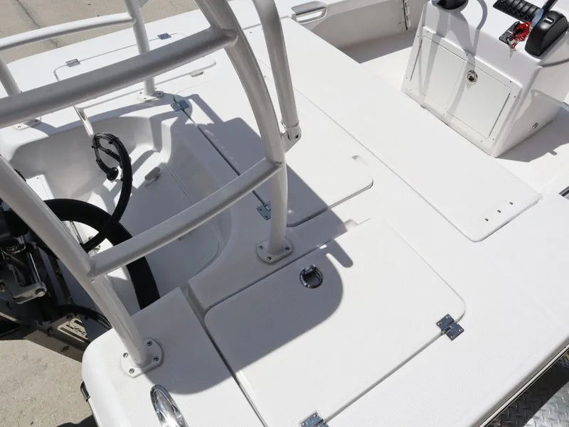 Slide: The Image of Action Craft 17 FLYFISHER 2026 - 10