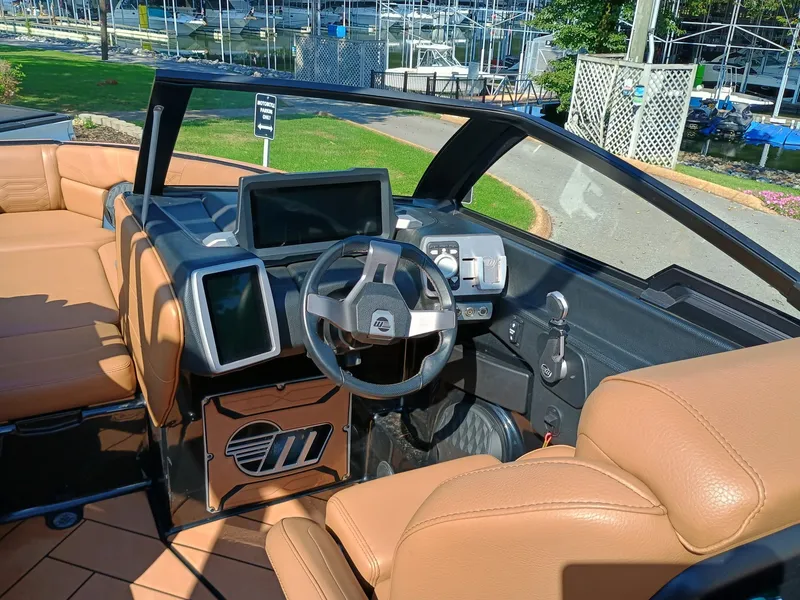 Slide: The Image of Malibu Wakesetter 25 LSV 2022 - 2