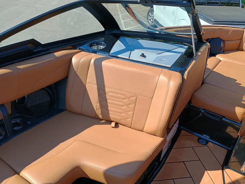 Slide: The Image of Malibu Wakesetter 25 LSV 2022 - 3