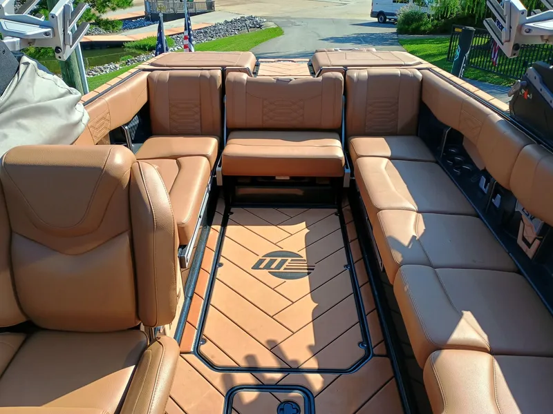 Slide: The Image of Malibu Wakesetter 25 LSV 2022 - 4