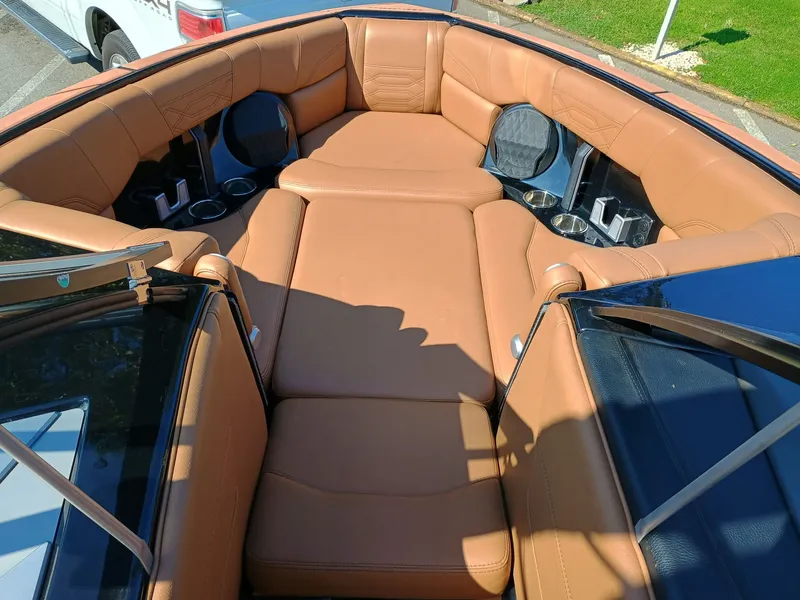 Slide: The Image of Malibu Wakesetter 25 LSV 2022 - 5