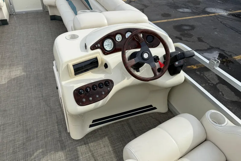 Slide: The Image of Helm of 2001 Bennington 2550 RL pontoon boat with steering wheel and controls. - 14