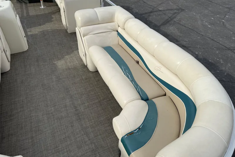 Slide: The Image of Interior of 2001 Bennington 2550 RL boat with white and teal seating. - 20