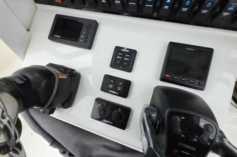 Slide: The Image of Control panel of a 2020 Sea Hunt Gamefish 25 with Yamaha and Garmin displays. - 15