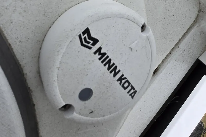 Slide: The Image of Close-up of Minn Kota component on 2020 Sea Hunt Gamefish 25 boat. - 17