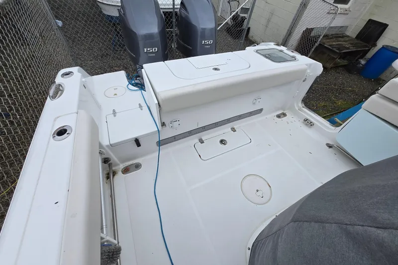 Slide: The Image of 2020 Sea Hunt Gamefish 25 boat deck with dual Yamaha 150 engines. - 7