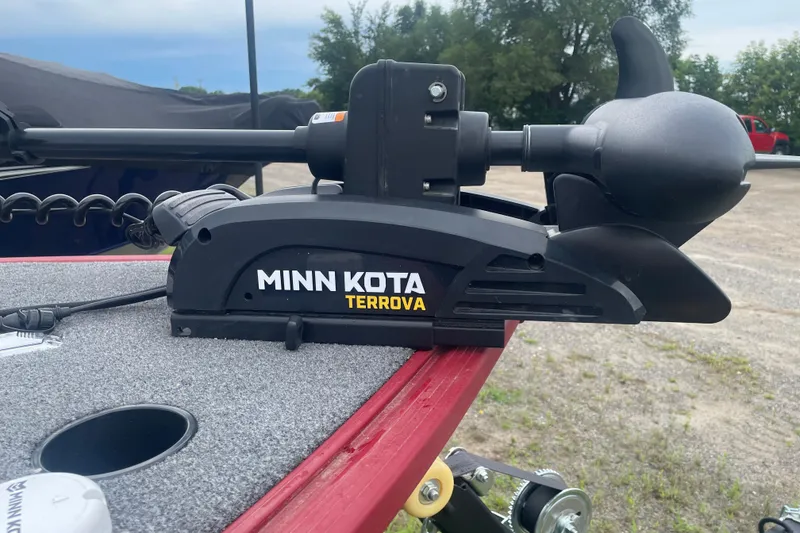 Slide: The Image of Minn Kota Terrova motor on 2024 Alumacraft Escape 165 Tiller boat. - 9