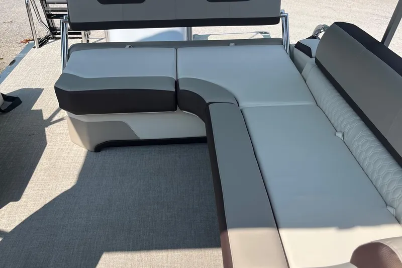 Slide: The Image of 2026 Avalon 23 LSZ Cruise Rear Bench with luxurious seating and modern design. - 4