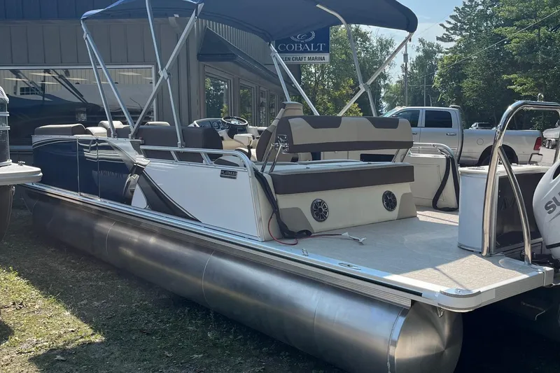 Slide: The Image of 2026 Avalon 23 LSZ Cruise Rear Bench pontoon boat with sleek design and spacious seating. - 7