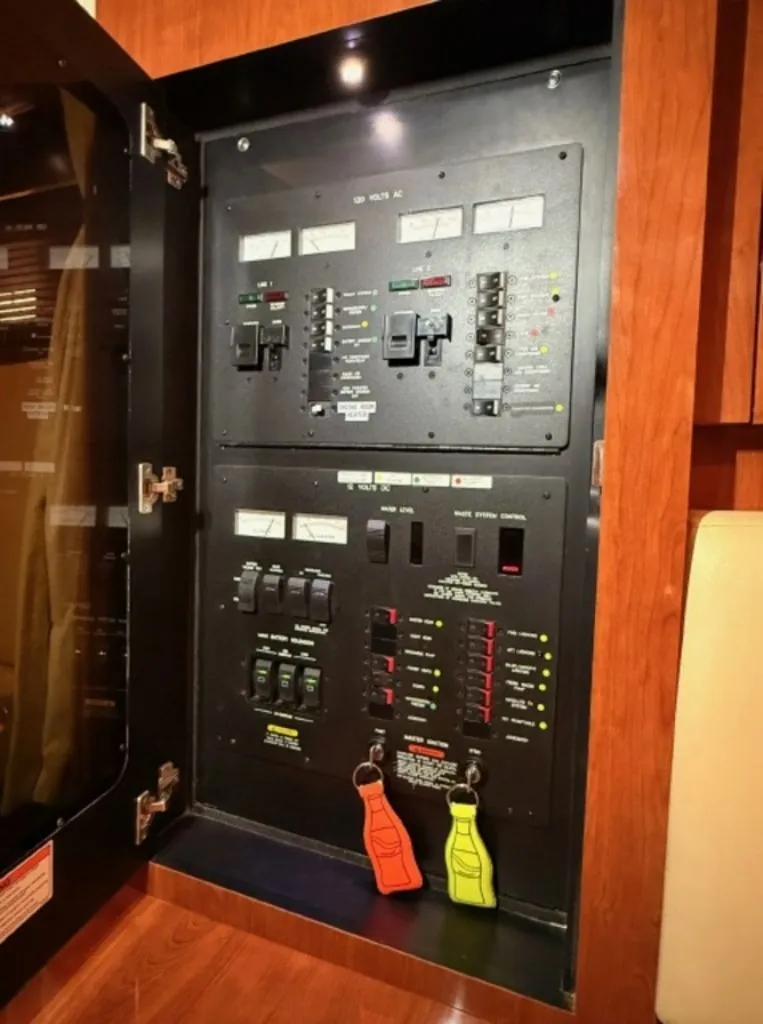 Slide: The Image of Sea Ray 38 Sea Ray 2006 - 33