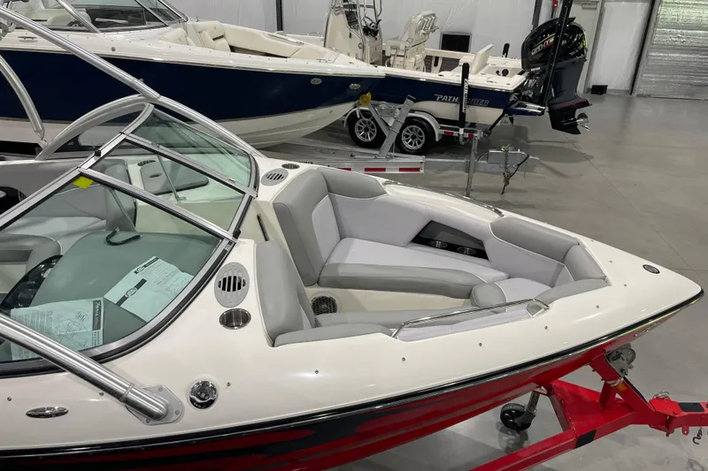 Slide: The Image of 2007 Centurion Cyclone C4 boat with sleek design and comfortable seating in showroom. - 6