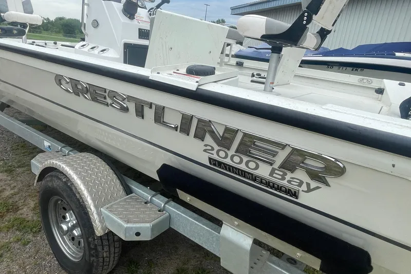 Slide: The Image of 2021 Crestliner 2000 Bay Platinum Edition boat on trailer, side view. - 15
