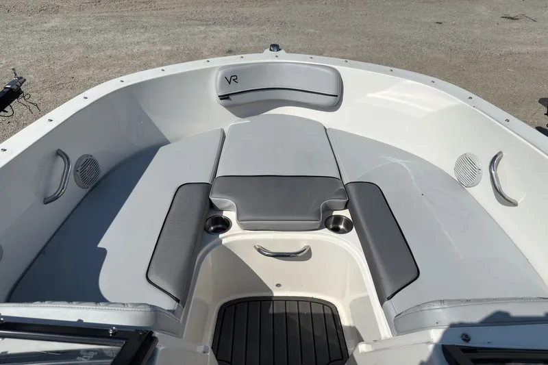 Slide: The Image of Bayliner VR4 Bowrider I/O 2021 - 11