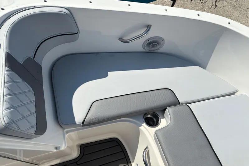 Slide: The Image of Bayliner VR4 Bowrider I/O 2021 - 12