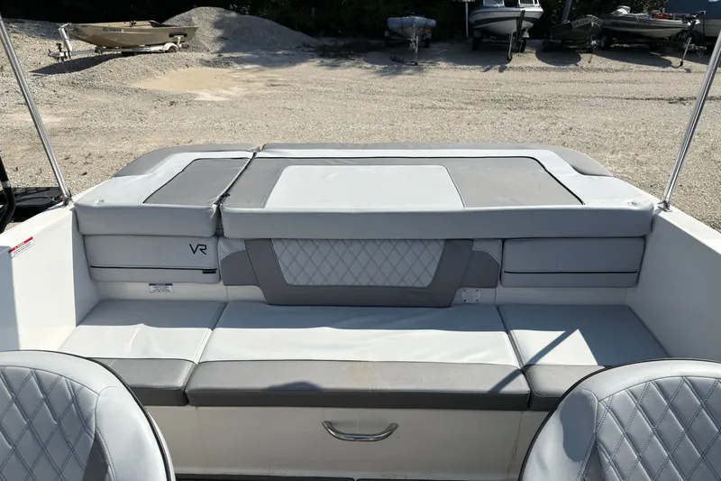 Slide: The Image of Bayliner VR4 Bowrider I/O 2021 - 4