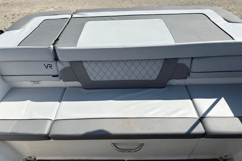 Slide: The Image of Bayliner VR4 Bowrider I/O 2021 - 5