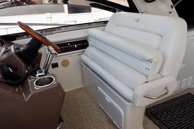 Slide: The Image of 2006 Regal Commodore 4460 helm with white leather seat and wooden steering wheel. - 12