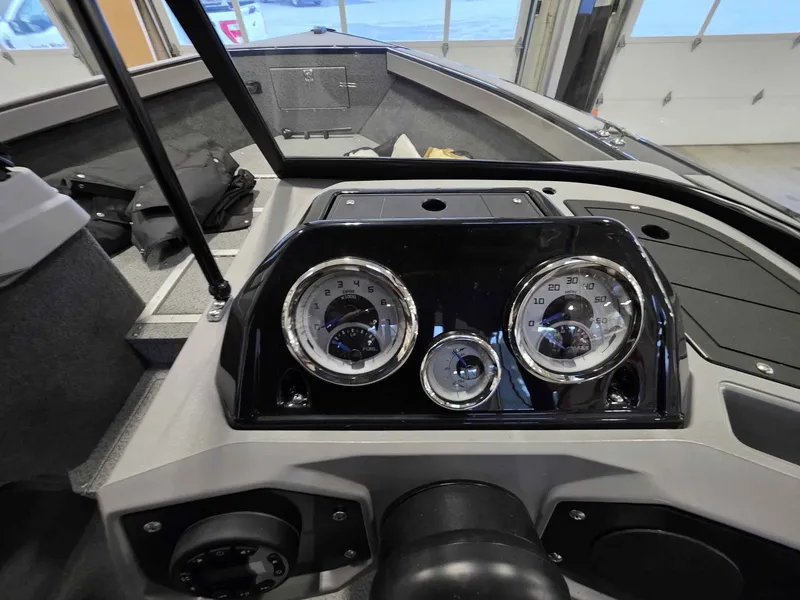 Slide: The Image of Starcraft Fishmaster 196 2026 - 12