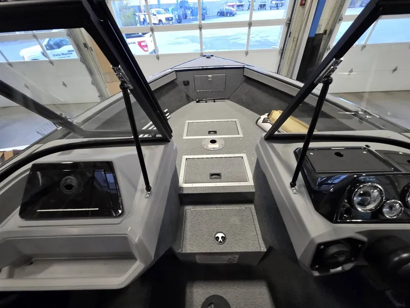 Slide: The Image of Starcraft Fishmaster 196 2026 - 16