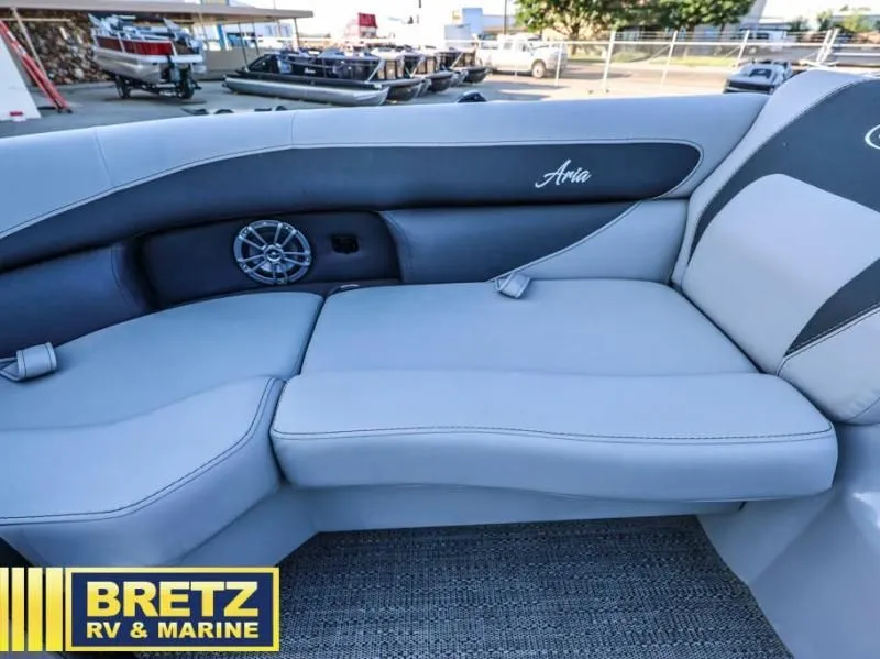 Slide: The Image of Aria A22UC 2025 - 17