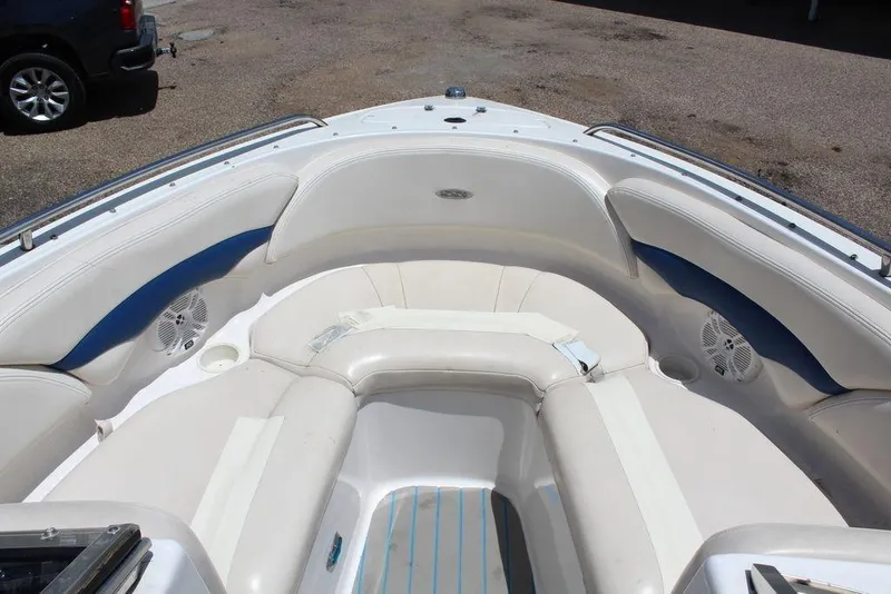 Slide: The Image of Interior view of 2000 Chaparral 196 SSi boat with white and blue seating. - 12