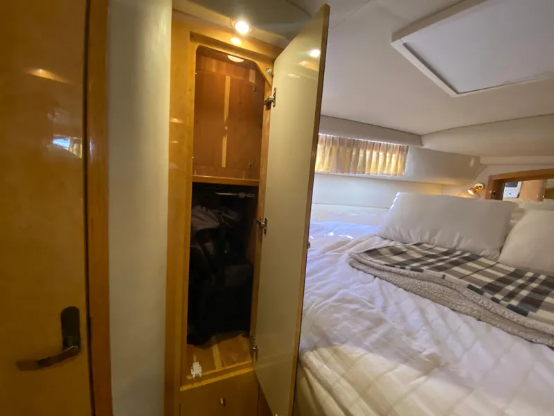 Slide: The Image of Sea Ray 450 Sundancer 1997 - 30