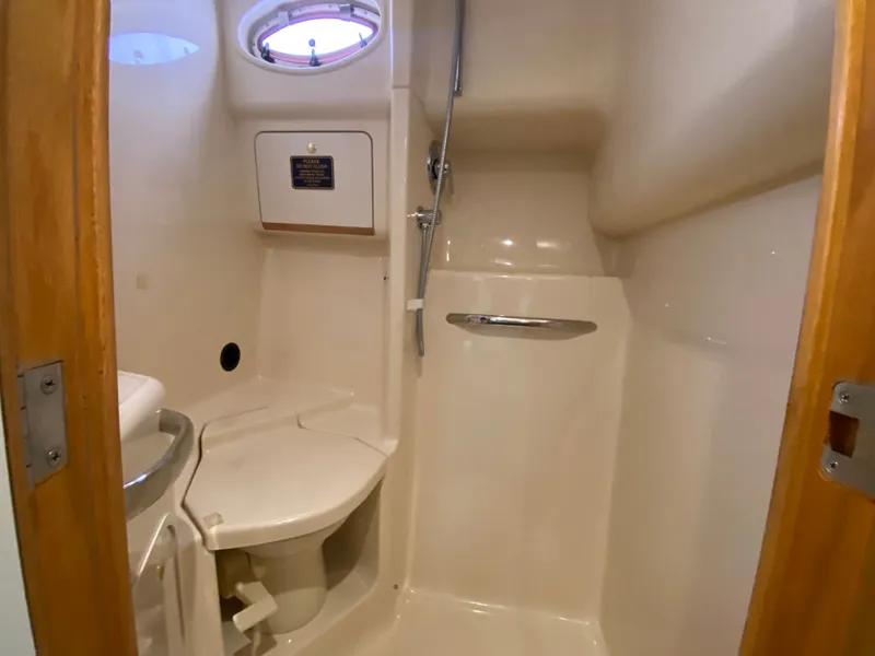 Slide: The Image of Sea Ray 450 Sundancer 1997 - 44