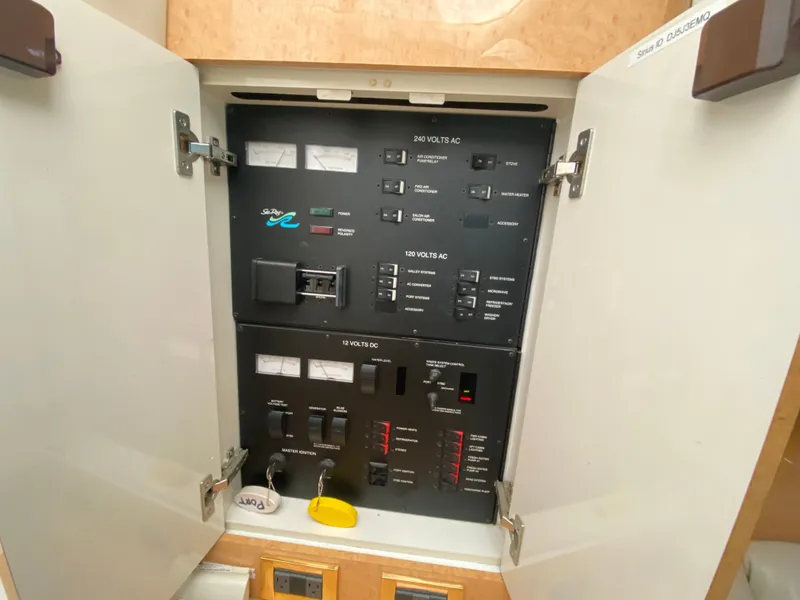 Slide: The Image of Sea Ray 450 Sundancer 1997 - 49