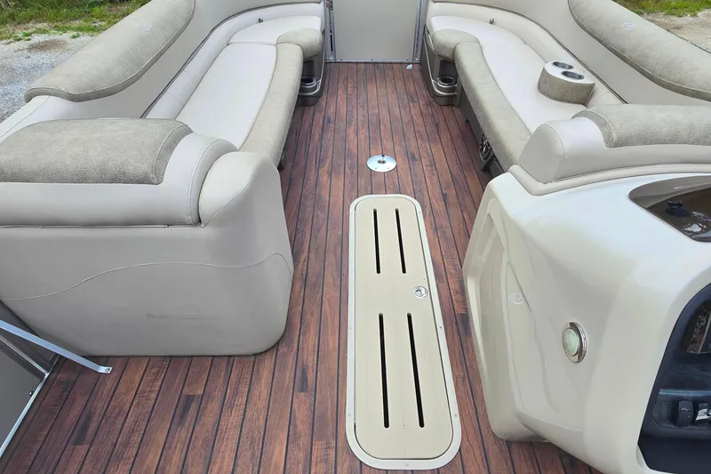 Slide: The Image of 2019 Avalon 2585 VRL boat interior with beige seating and wood-style flooring. - 7
