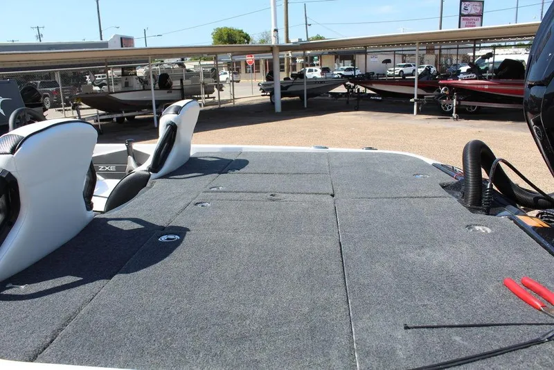 Slide: The Image of 2026 Skeeter ZXE20 boat deck with seating, parked in a dealership lot. - 12