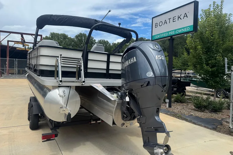 Slide: The Image of 2025 Veranda Vista Sport VS 22 RC pontoon boat with Yamaha 150 engine at Boateka. - 3