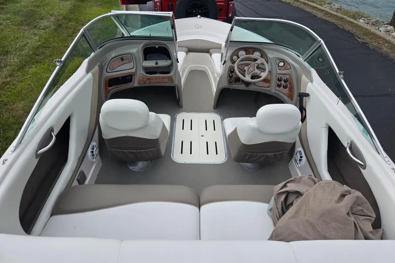 Slide: The Image of Interior of a 2001 Tahoe Q5S I/O boat with white and beige seating. - 11