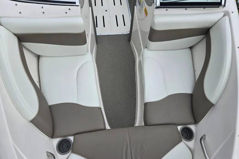 Slide: The Image of 2001 Tahoe Q5S I/O boat interior with white and gray seating. - 18