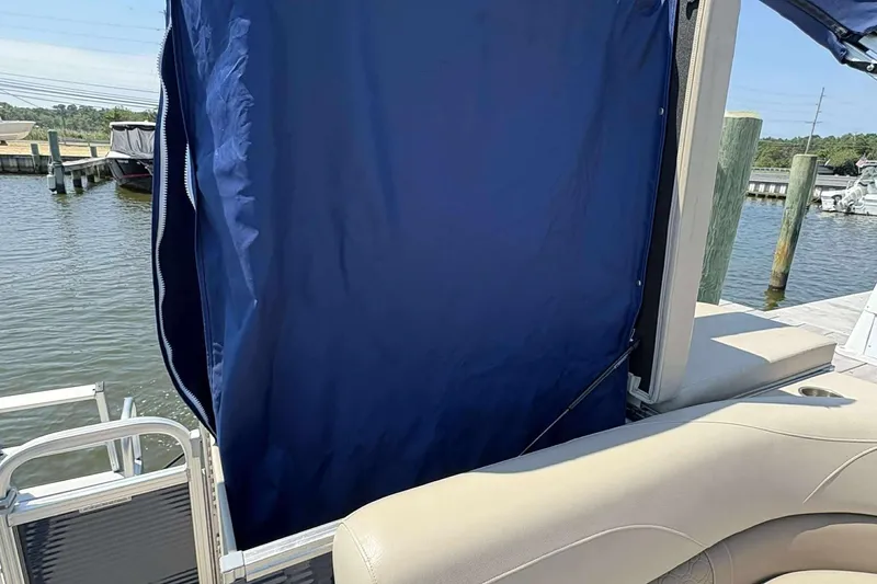 Slide: The Image of 2018 Avalon GS 2185 CR pontoon boat with blue privacy curtain at dock. - 13