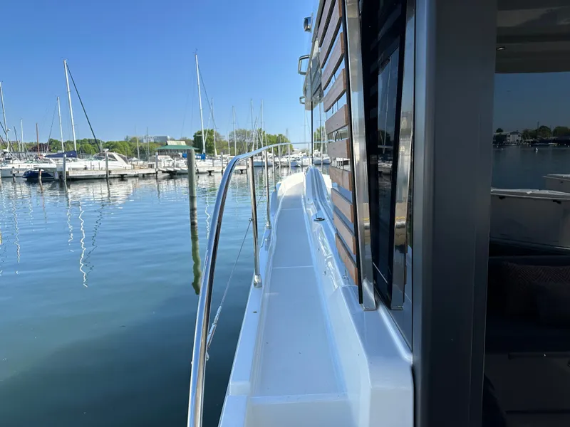 Slide: The Image of Beneteau Swift Trawler 41 Fly 2026 - 28