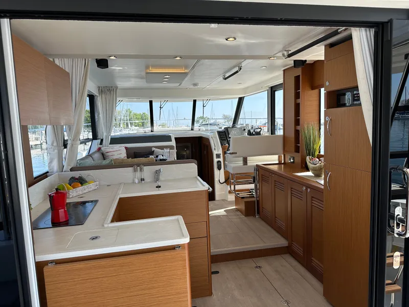 Slide: The Image of Beneteau Swift Trawler 41 Fly 2026 - 38