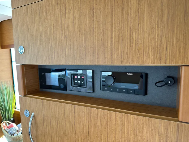 Slide: The Image of Beneteau Swift Trawler 41 Fly 2026 - 42