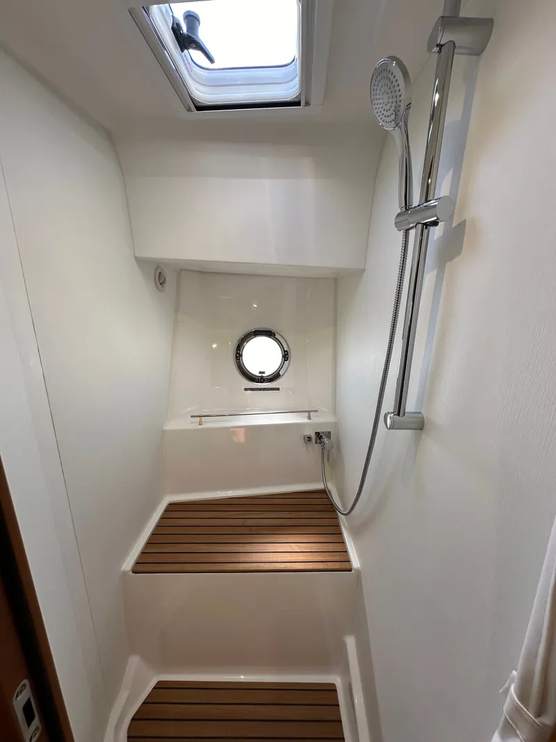 Slide: The Image of Beneteau Swift Trawler 41 Fly 2026 - 80